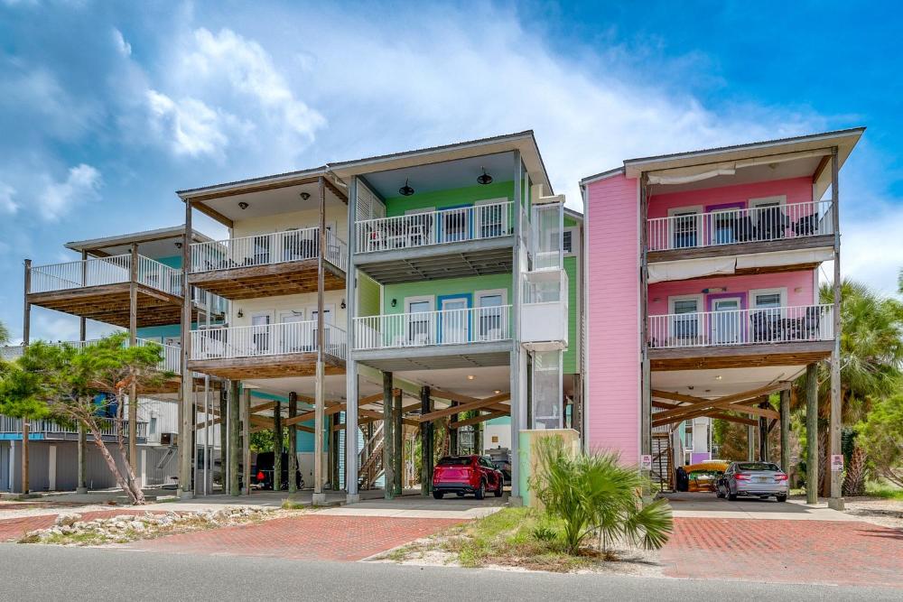 Steps to Beach Waterfront Cedar Key Home!